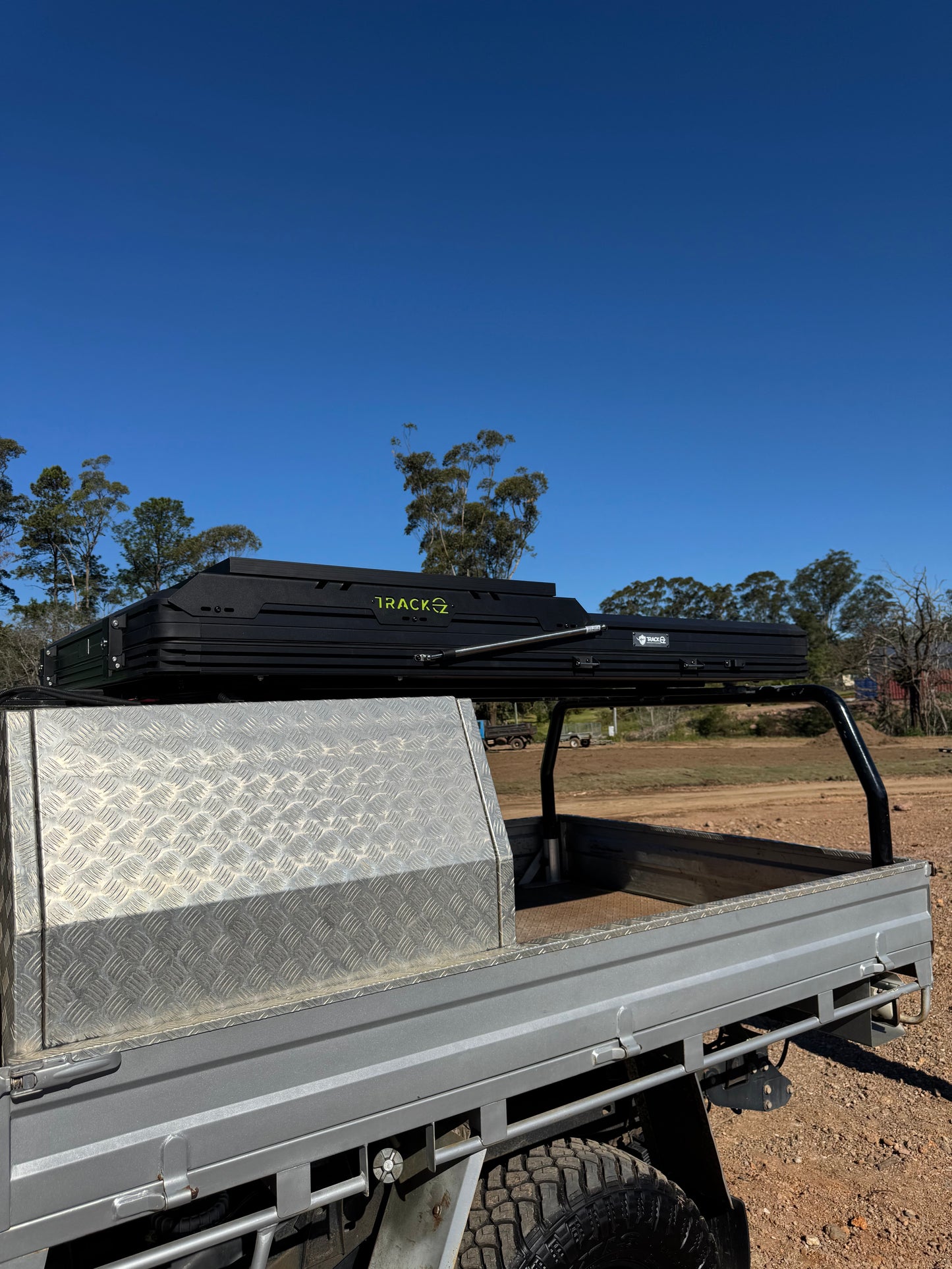 Deposit Pre Order - TrackOz X Hinge Rooftop Tent – Green Trim Edition
