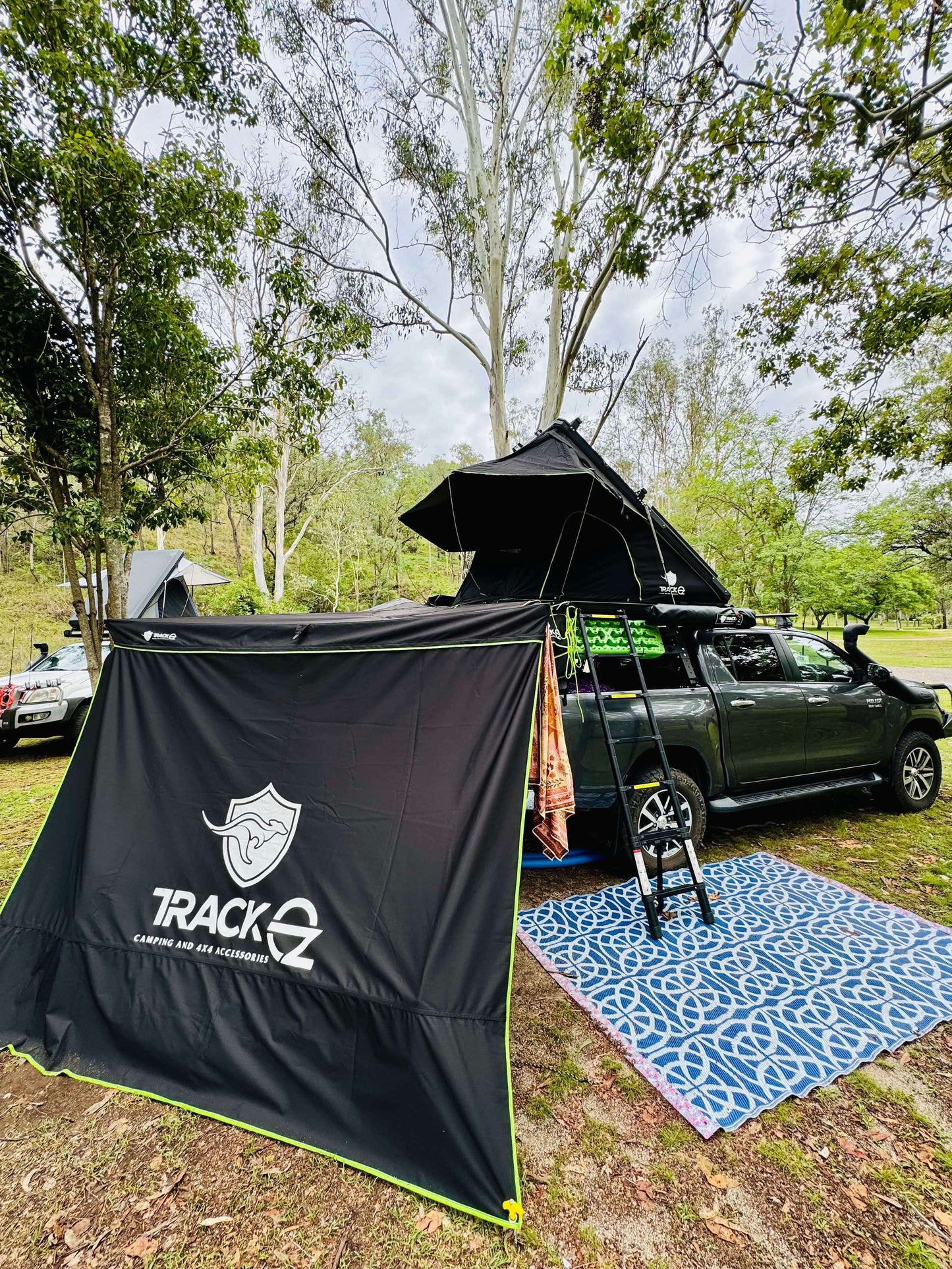 270 Extra Large Freestanding Awning With Zip Entry