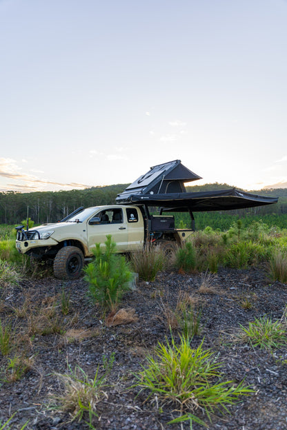 270 Freestanding Awning With Zip Entry